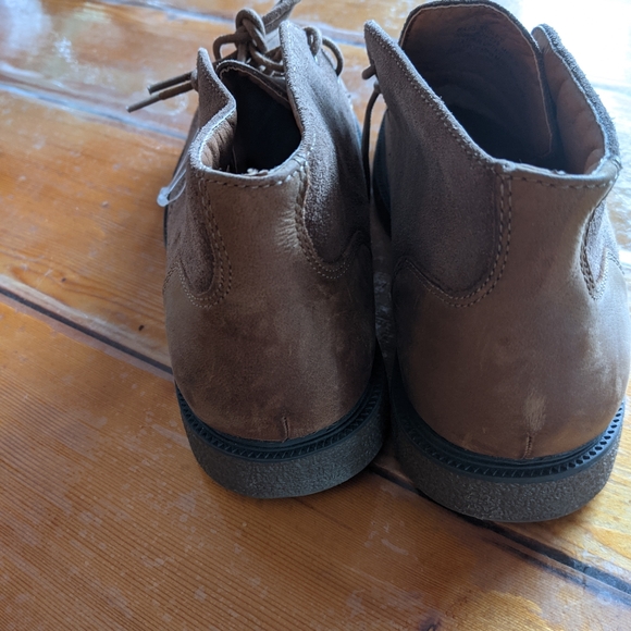 NWOT G.H. Bass & Co. Suede Chukka Half Boot - Picture 3 of 8
